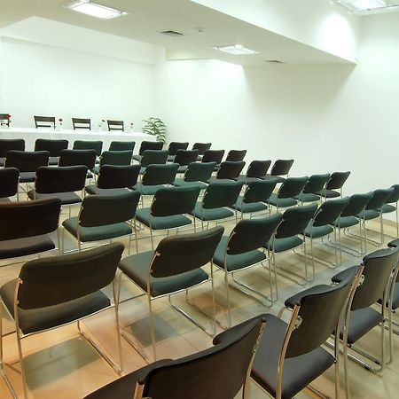 White Lotus Hotel Gurgaon Bagian luar foto