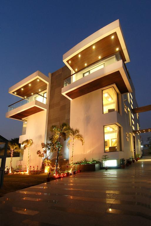 White Lotus Hotel Gurgaon Bagian luar foto