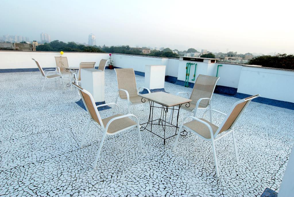 White Lotus Hotel Gurgaon Bagian luar foto